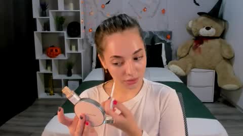 Snapshot of melaniealves chatting on October 2025 12:38:01 PM MelanieAlves online show from October 2025 12:38:01 PM