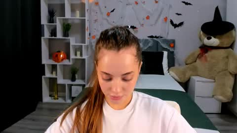 Snapshot of melaniealves chatting on October 2025 07:55:02 AM MelanieAlves online show from October 2025 07:55:02 AM
