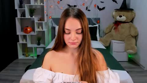 MelanieAlves online show from October 2025 12:17:02 PM