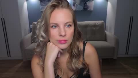 Melanie Bennett online show from December 2025 06:34:02 AM