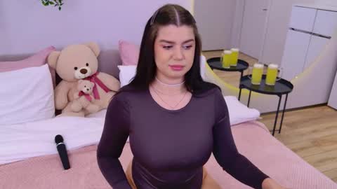 Melanie online show from September 2025 06:02:01 PM