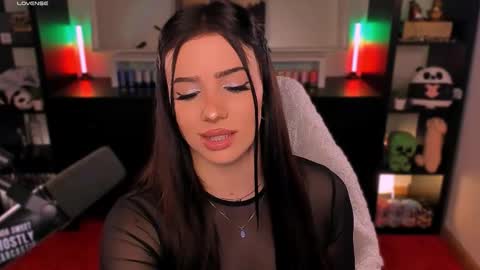 Melanie  online show from December 2025 07:41:01 PM