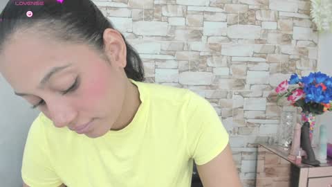 Snapshot of melannie_roses chatting on January 2025 09:23:02 PM melannie roses online show from January 2025 09:23:02 PM