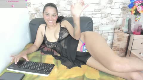 Snapshot of melannie_roses chatting on January 2025 10:08:02 PM melannie roses online show from January 2025 10:08:02 PM