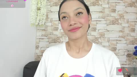 Snapshot of melannie_roses chatting on January 2025 08:49:01 PM melannie roses online show from January 2025 08:49:01 PM