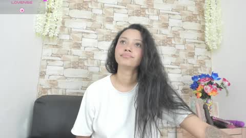 Snapshot of melannie_roses chatting on January 2025 12:17:01 AM melannie roses online show from January 2025 12:17:01 AM