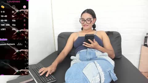 Snapshot of melannie_roses chatting on September 2025 11:05:02 PM melannie roses online show from September 2025 11:05:02 PM