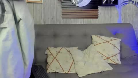 Melany online show from November 2025 01:43:02 PM