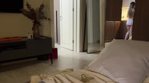 Adel online show from December 2024 01:17:01 PM