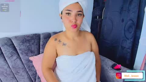    Independent model online show from October 2025 04:04:01 AM
