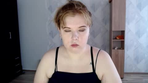 Snapshot of melina_beauty chatting on October 2025 09:42:02 AM Melina online show from October 2025 09:42:02 AM