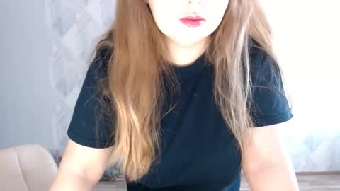 Snapshot of melina_beauty chatting on November 2025 09:22:02 AM Melina online show from November 2025 09:22:02 AM