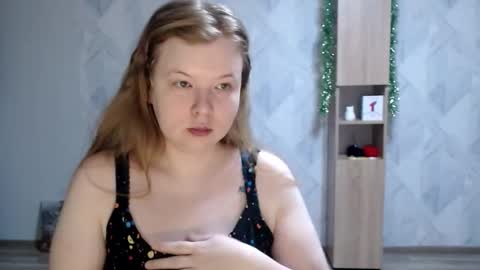 Snapshot of melina_beauty chatting on December 2025 05:36:02 AM Melina online show from December 2025 05:36:02 AM