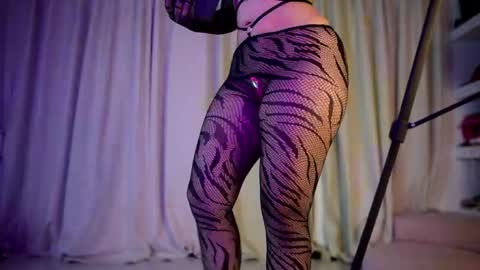 Snapshot of melina_smith1 chatting on May 2026 05:51:01 PM MelinaSmith online show from May 2026 05:51:01 PM