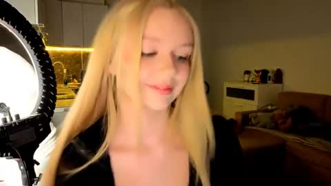Snapshot of meliss_ss chatting on July 2026 10:16:01 PM Mel or Lissa 3 Welcome here online show from July 2026 10:16:01 PM