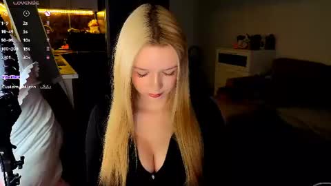 Snapshot of meliss_ss chatting on July 2026 07:19:01 PM Mel or Lissa 3 Welcome here online show from July 2026 07:19:01 PM