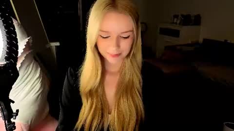 Snapshot of meliss_ss chatting on July 2026 09:21:02 PM Mel or Lissa 3 Welcome here online show from July 2026 09:21:02 PM