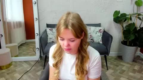 Snapshot of melissa_199 chatting on September 2025 04:27:02 AM Sophia online show from September 2025 04:27:02 AM