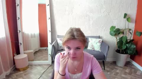 Snapshot of melissa_199 chatting on September 2025 04:17:01 AM Sophia online show from September 2025 04:17:01 AM