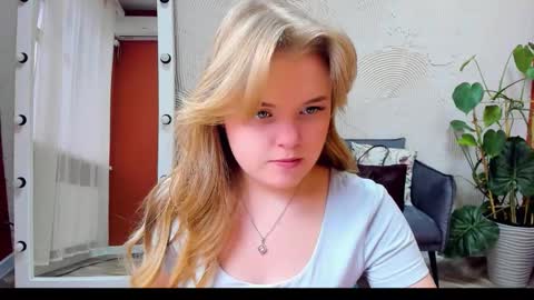 Sophia online show from October 2025 12:26:02 PM