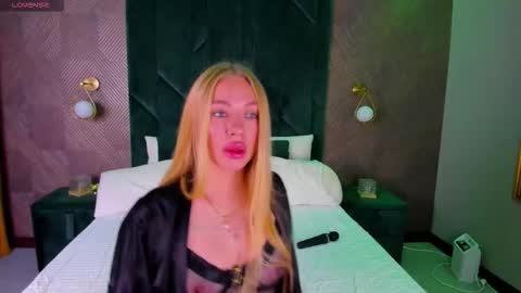 Snapshot of melissa_whitee chatting on October 2025 01:39:01 AM Melissa online show from October 2025 01:39:01 AM