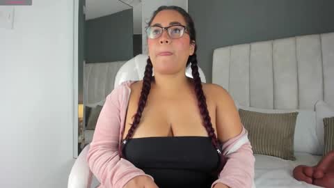 M E L I S S A  online show from February 2025 12:04:02 PM