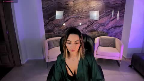 Snapshot of melissamoore_ chatting on November 2025 02:47:01 AM Call me Meli online show from November 2025 02:47:01 AM