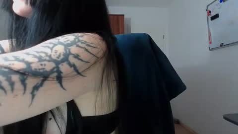 Snapshot of melissanextdoor chatting on September 2025 07:44:01 AM Ariana online show from September 2025 07:44:01 AM