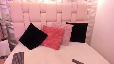 Snapshot of mell_muller chatting on February 2026 11:42:02 AM Mell online show from February 2026 11:42:02 AM