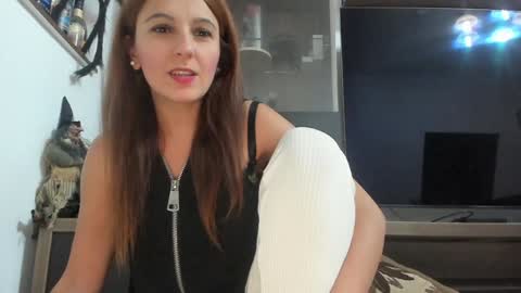 Snapshot of mellbell_ chatting on October 2025 06:52:01 PM MellyMell online show from October 2025 06:52:01 PM