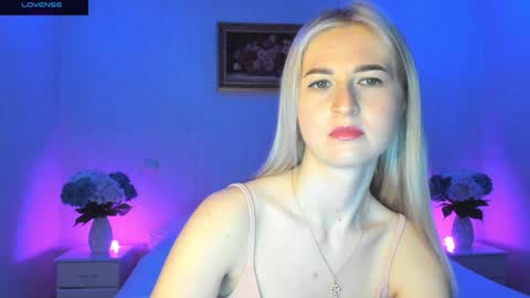 Snapshot of mellina_tey chatting on December 2024 11:22:01 PM Mellina online show from December 2024 11:22:01 PM