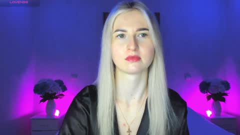 Snapshot of mellina_tey chatting on December 2024 10:52:02 PM Mellina online show from December 2024 10:52:02 PM