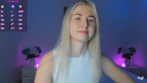 Snapshot of mellina_tey chatting on December 2024 10:55:02 PM Mellina online show from December 2024 10:55:02 PM