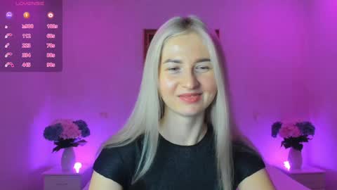 Snapshot of mellina_tey chatting on January 2025 10:33:02 PM Mellina online show from January 2025 10:33:02 PM