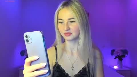 Snapshot of mellina_tey chatting on February 2025 08:24:01 PM Mellina online show from February 2025 08:24:01 PM