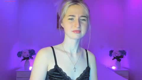 Snapshot of mellina_tey chatting on February 2025 11:25:02 PM Mellina online show from February 2025 11:25:02 PM