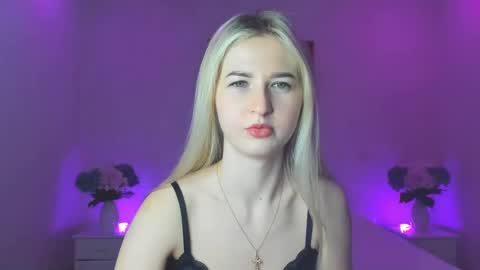 Snapshot of mellina_tey chatting on February 2025 09:42:01 PM Mellina online show from February 2025 09:42:01 PM