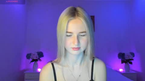 Snapshot of mellina_tey chatting on March 2025 08:00:02 PM Mellina online show from March 2025 08:00:02 PM