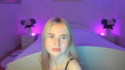 Snapshot of mellina_tey chatting on March 2025 11:05:02 PM Mellina online show from March 2025 11:05:02 PM