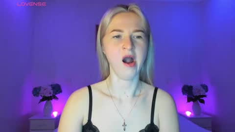 Snapshot of mellina_tey chatting on March 2025 09:40:02 PM Mellina online show from March 2025 09:40:02 PM