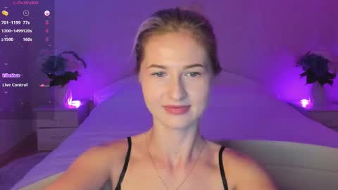 Snapshot of mellina_tey chatting on September 2025 06:51:02 PM Mellina online show from September 2025 06:51:02 PM