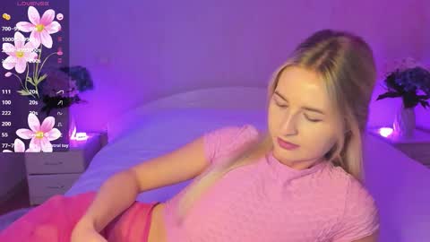 Snapshot of mellina_tey chatting on September 2025 07:06:02 PM Mellina online show from September 2025 07:06:02 PM