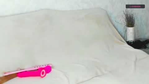 Snapshot of melmooon chatting on December 2024 01:43:02 PM MelMooon online show from December 2024 01:43:02 PM