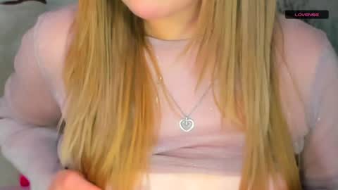 Snapshot of melmooon chatting on December 2024 05:11:01 PM MelMooon online show from December 2024 05:11:01 PM