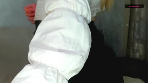 Snapshot of melmooon chatting on December 2024 06:35:02 PM MelMooon online show from December 2024 06:35:02 PM