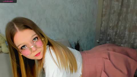 Snapshot of melmooon chatting on January 2025 06:17:02 PM MelMooon online show from January 2025 06:17:02 PM