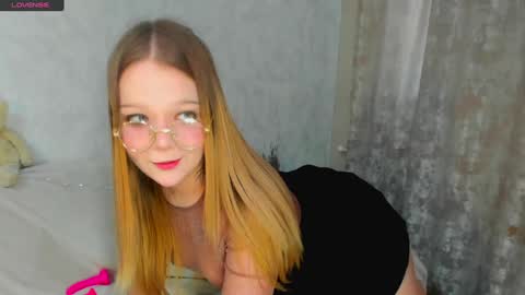 Snapshot of melmooon chatting on January 2025 12:16:02 PM MelMooon online show from January 2025 12:16:02 PM