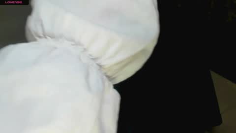 Snapshot of melmooon chatting on February 2025 01:09:02 PM MelMooon online show from February 2025 01:09:02 PM