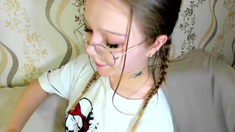 Snapshot of melmooon chatting on September 2025 08:20:02 PM MelMooon online show from September 2025 08:20:02 PM