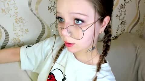 Snapshot of melmooon chatting on September 2025 07:04:01 PM MelMooon online show from September 2025 07:04:01 PM